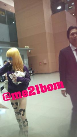 [30.8.2012][Photo]Park Bom tại sân bay Kansai, Nhật Bản Mv9hb